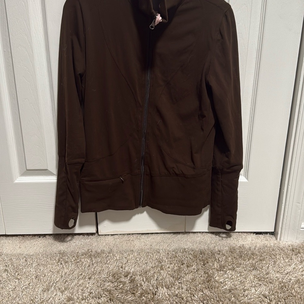 Lightweight Brown Jacket For Versatile Styling - image 2